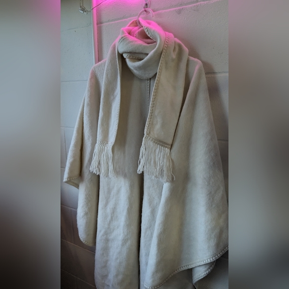 Gorgeous 100% alpaca wool shawl - Picture 4 of 10